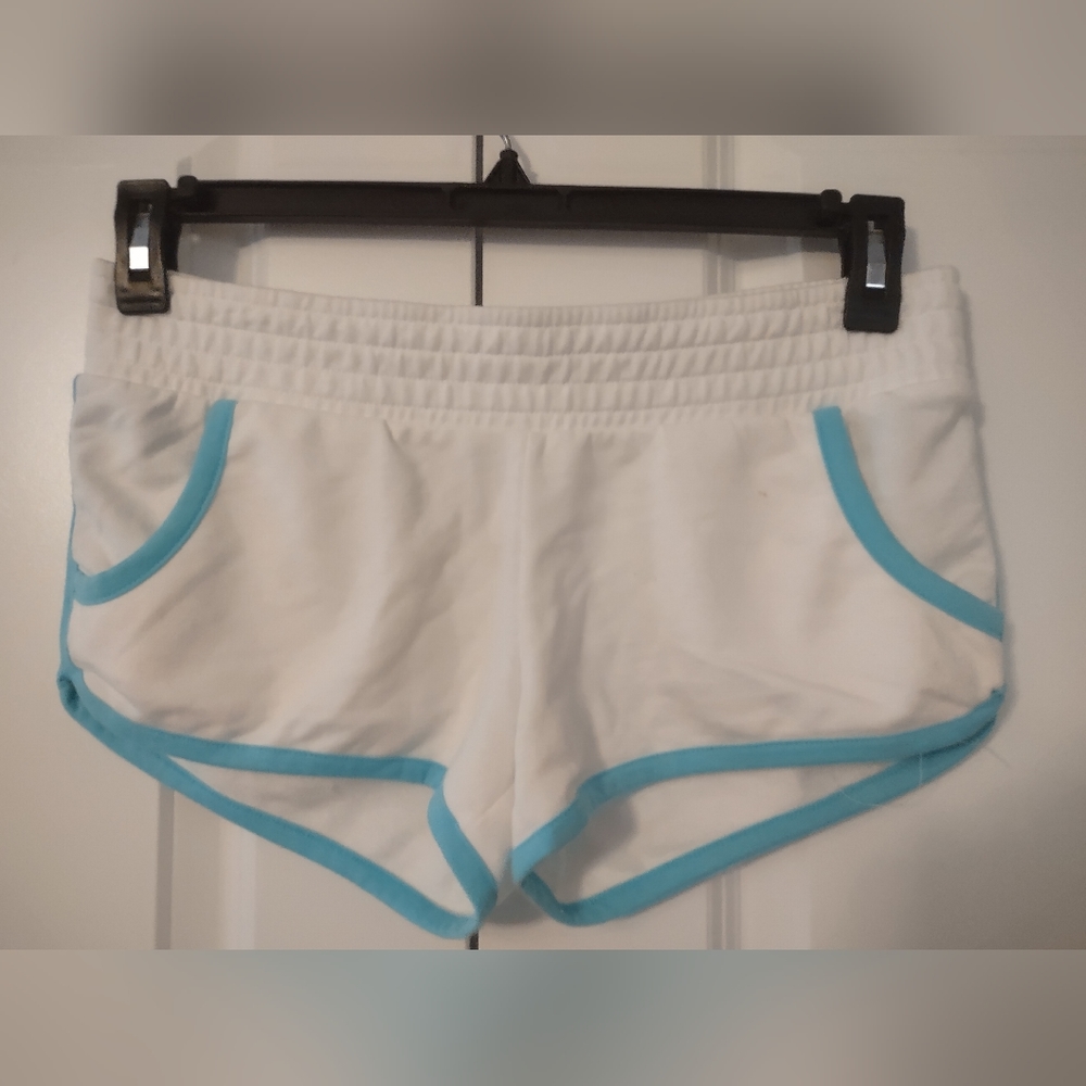 No boundaries size M shorts
